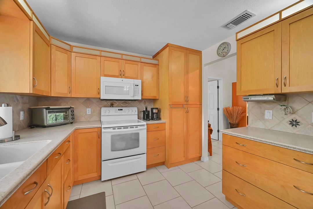For Sale: $550,000 (3 beds, 2 baths, 1618 Square Feet)