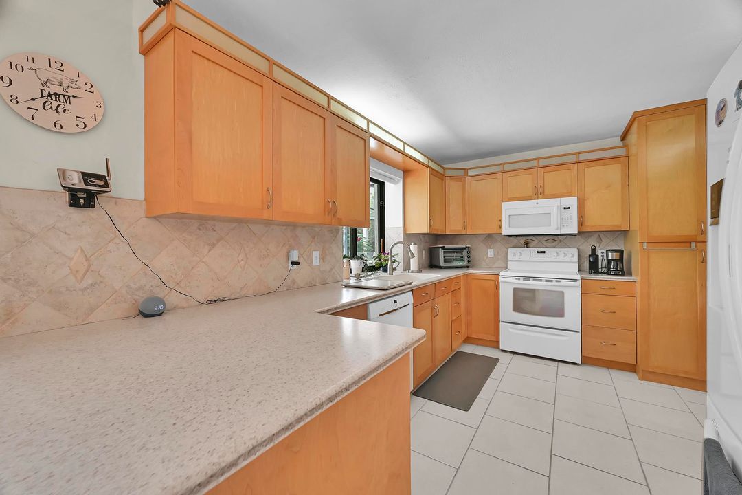For Sale: $550,000 (3 beds, 2 baths, 1618 Square Feet)
