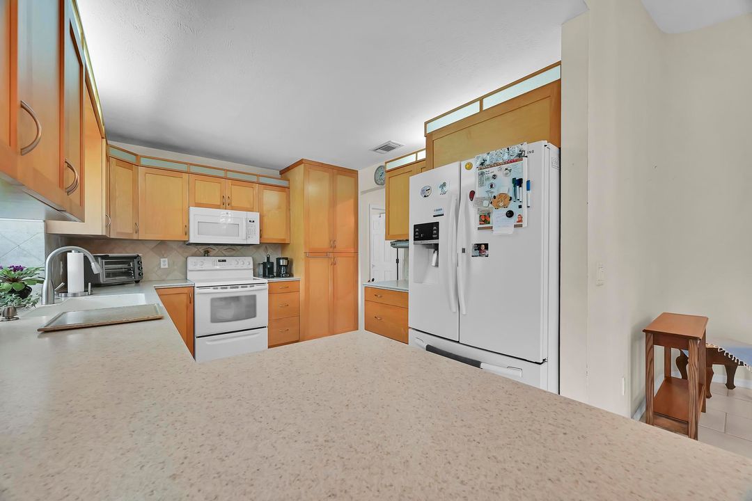 For Sale: $550,000 (3 beds, 2 baths, 1618 Square Feet)