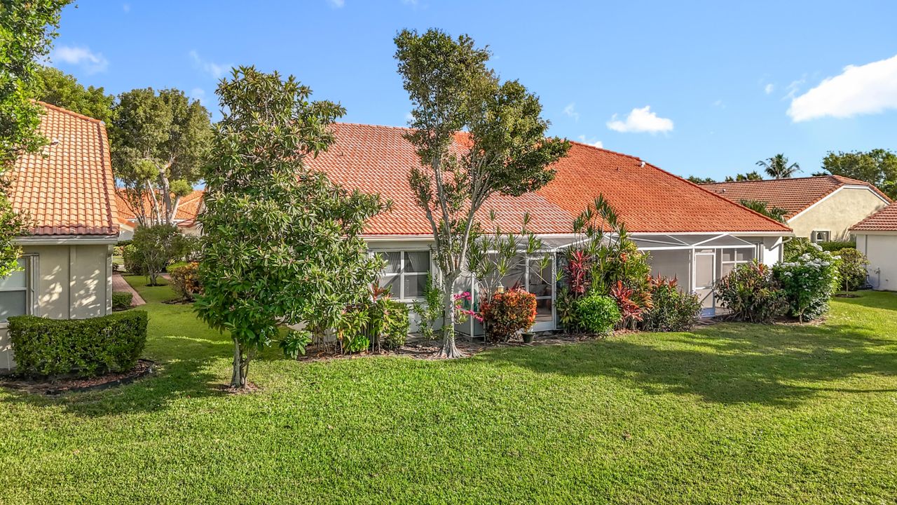 For Sale: $425,000 (2 beds, 2 baths, 1645 Square Feet)