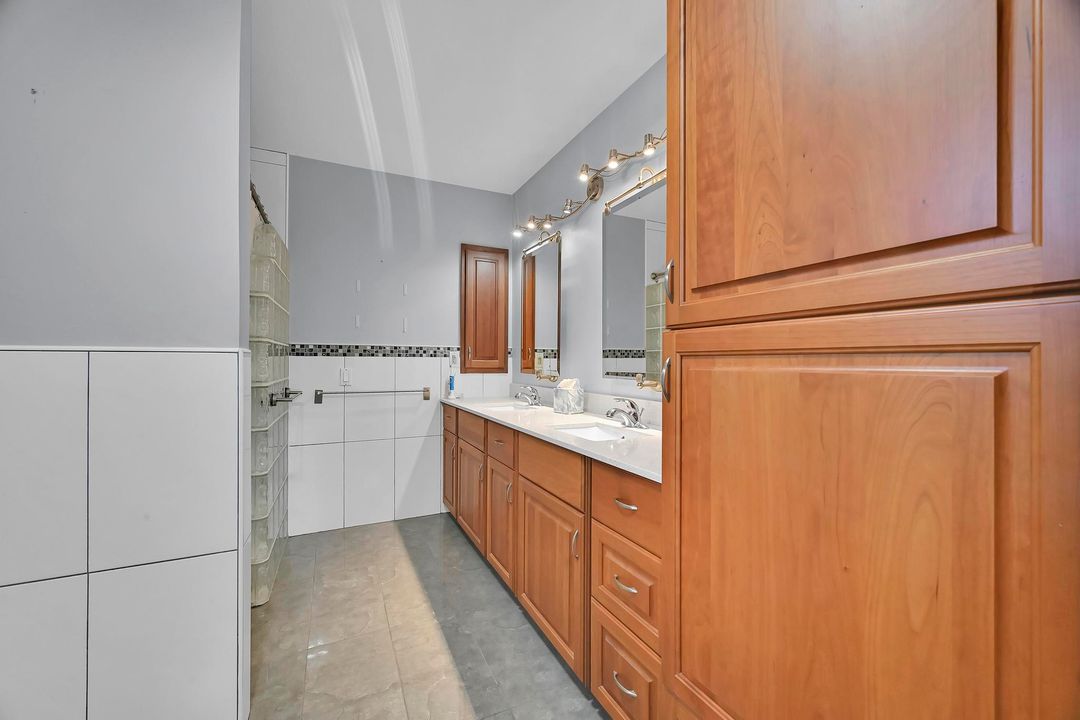 For Sale: $550,000 (3 beds, 2 baths, 1618 Square Feet)