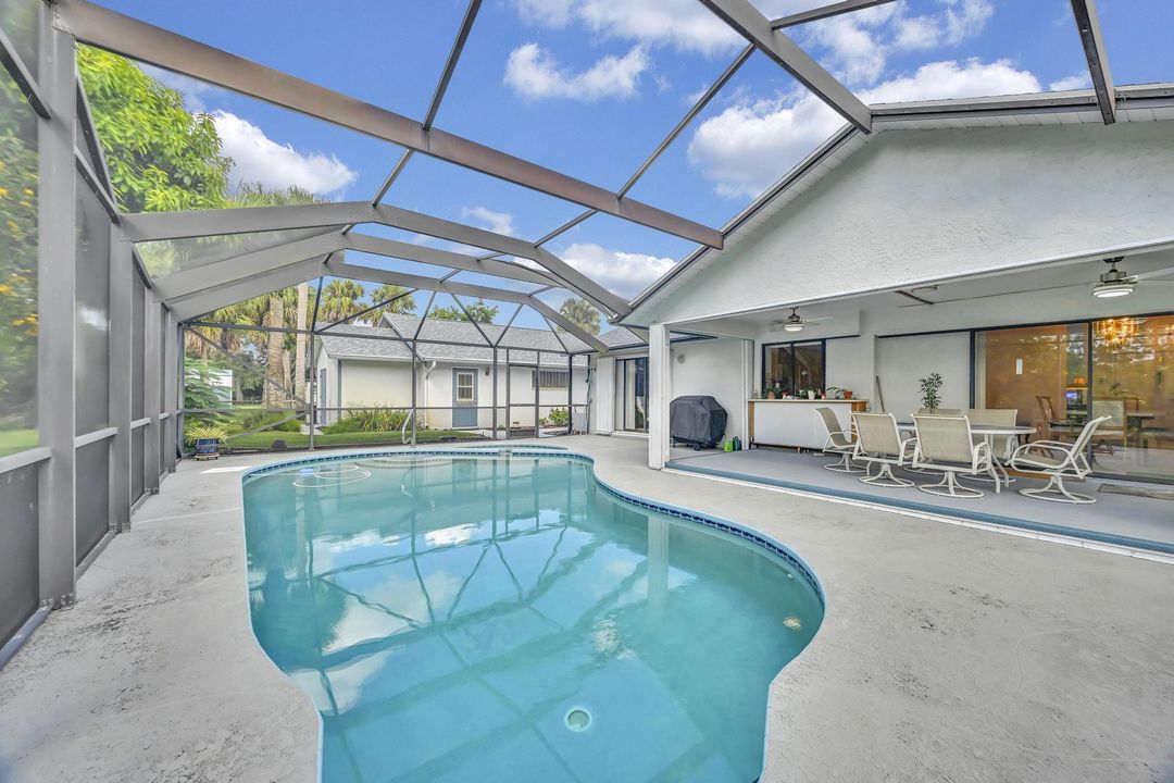 For Sale: $550,000 (3 beds, 2 baths, 1618 Square Feet)