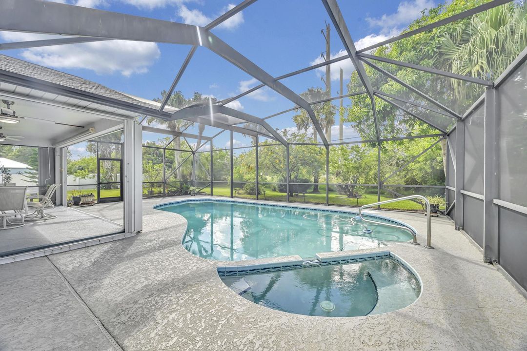 For Sale: $550,000 (3 beds, 2 baths, 1618 Square Feet)