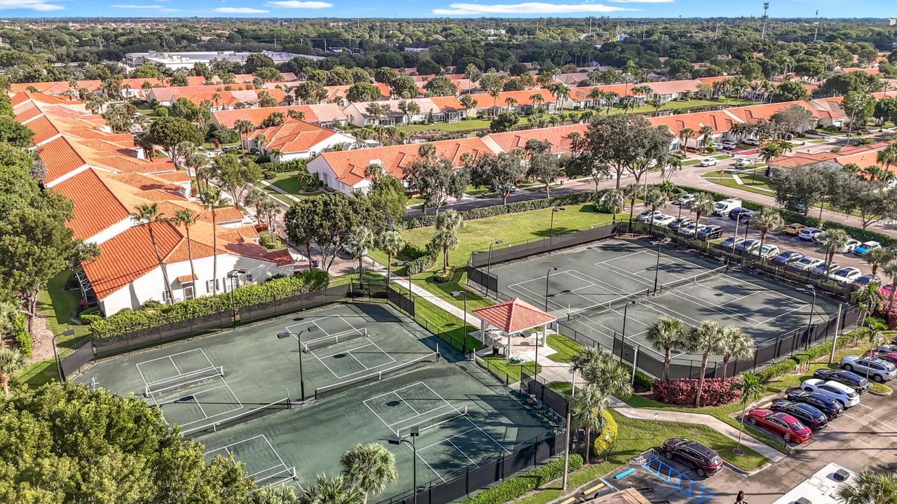 For Sale: $425,000 (2 beds, 2 baths, 1645 Square Feet)