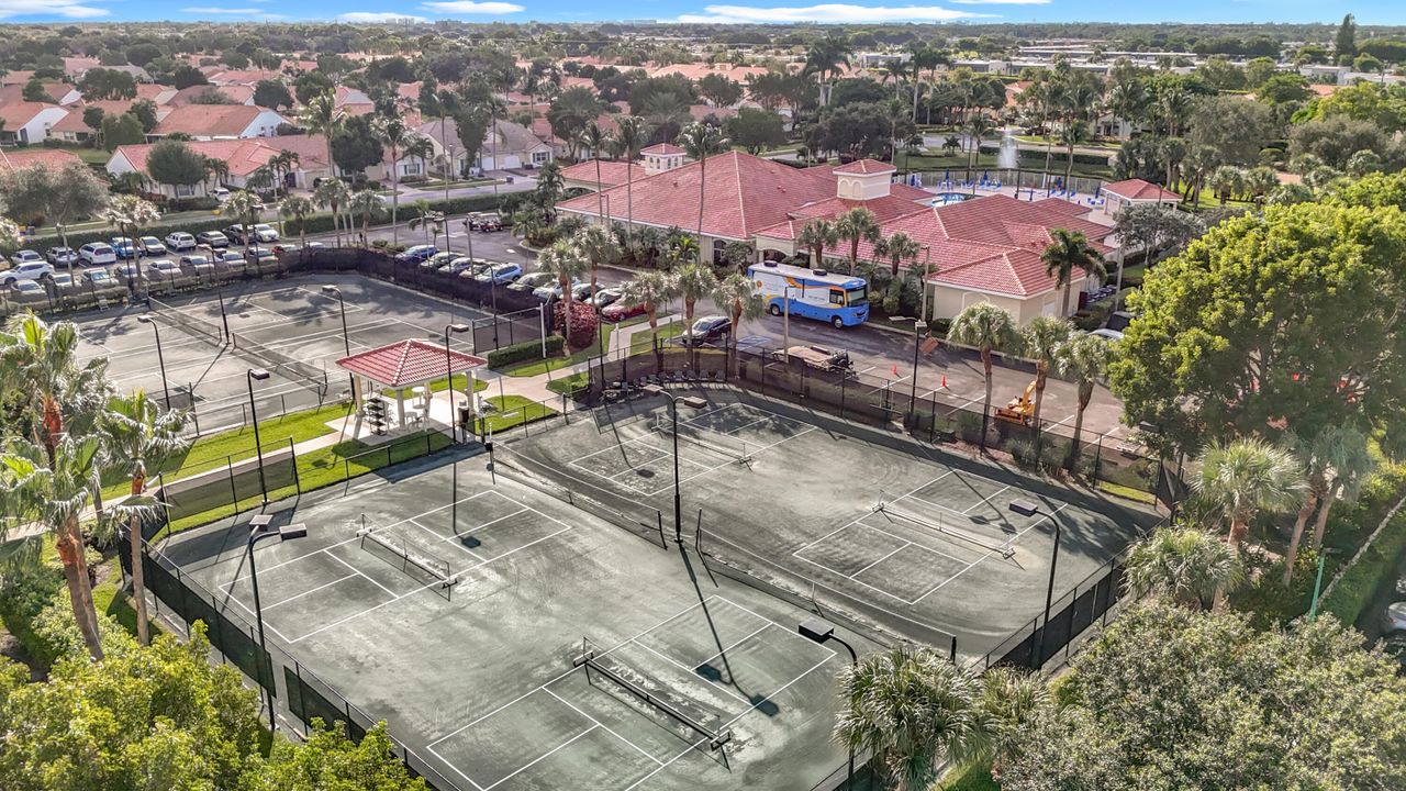 For Sale: $425,000 (2 beds, 2 baths, 1645 Square Feet)