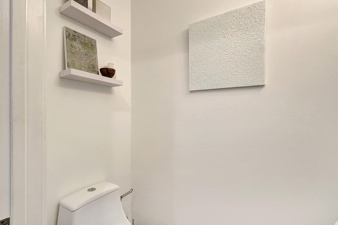 合同活跃: $4,800 (3 贝兹, 2 浴室, 2366 平方英尺)