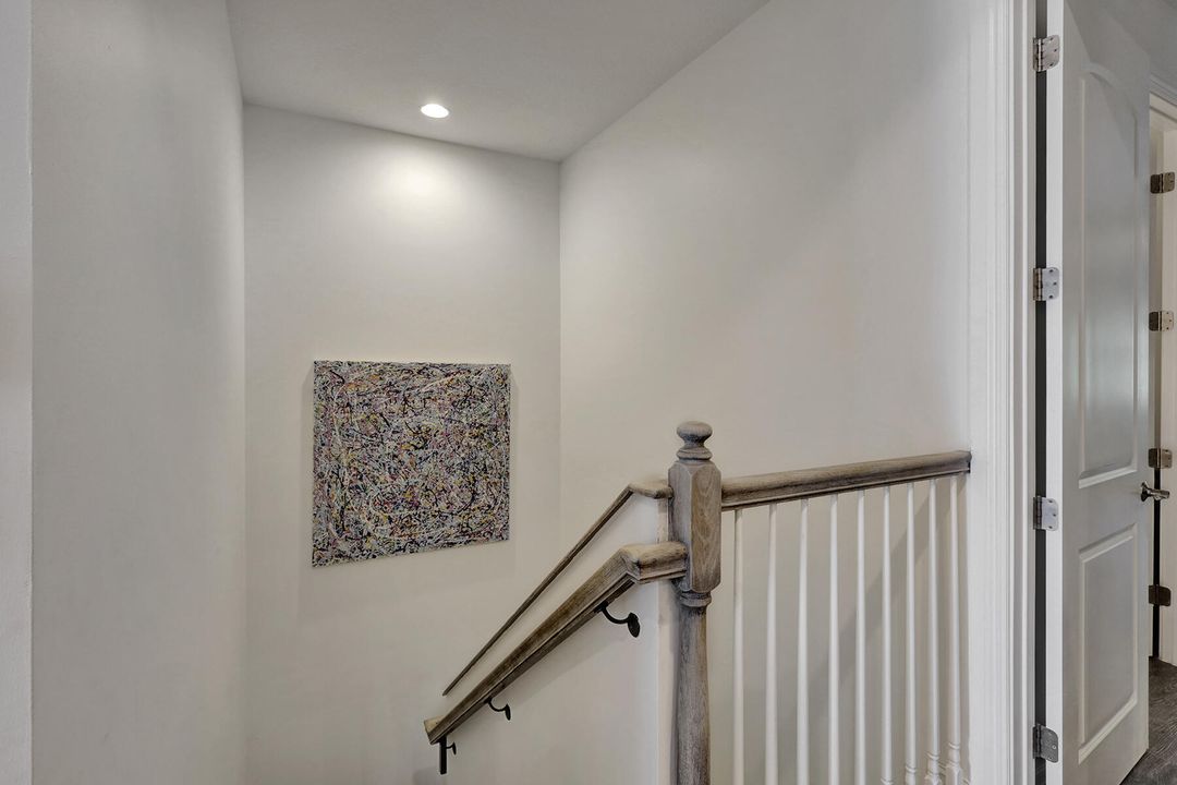 合同活跃: $4,800 (3 贝兹, 2 浴室, 2366 平方英尺)