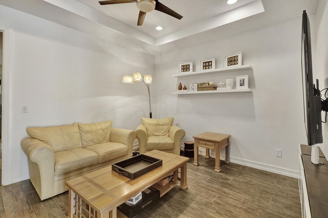 合同活跃: $4,800 (3 贝兹, 2 浴室, 2366 平方英尺)