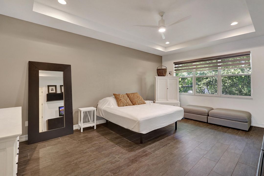 合同活跃: $4,800 (3 贝兹, 2 浴室, 2366 平方英尺)