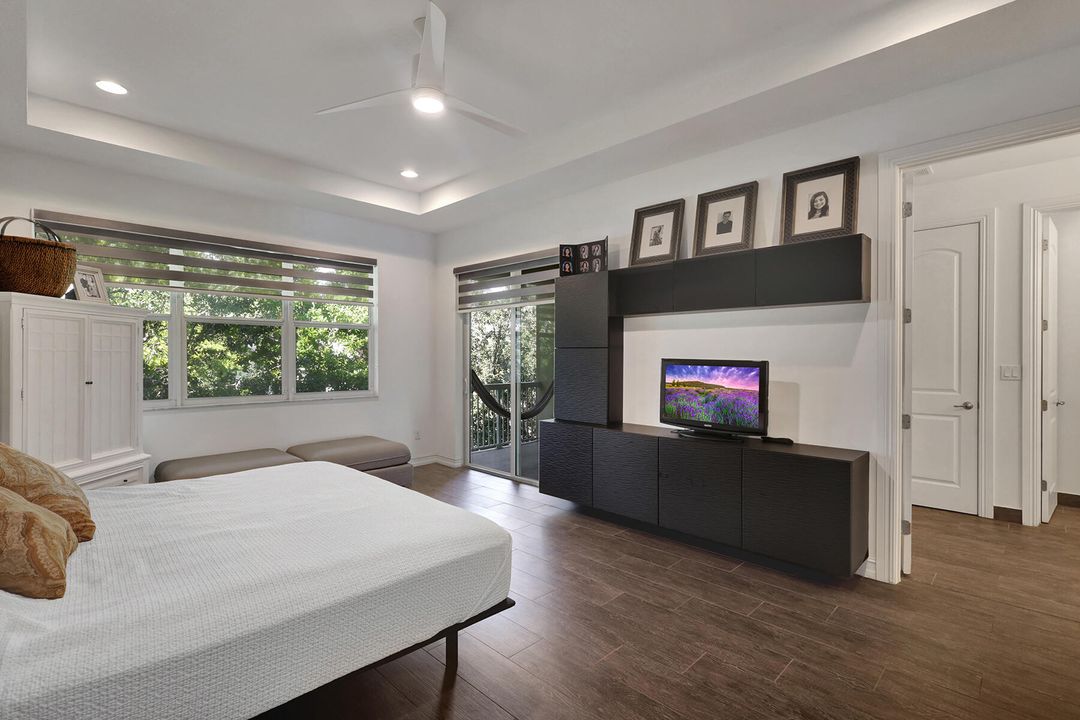 合同活跃: $4,800 (3 贝兹, 2 浴室, 2366 平方英尺)