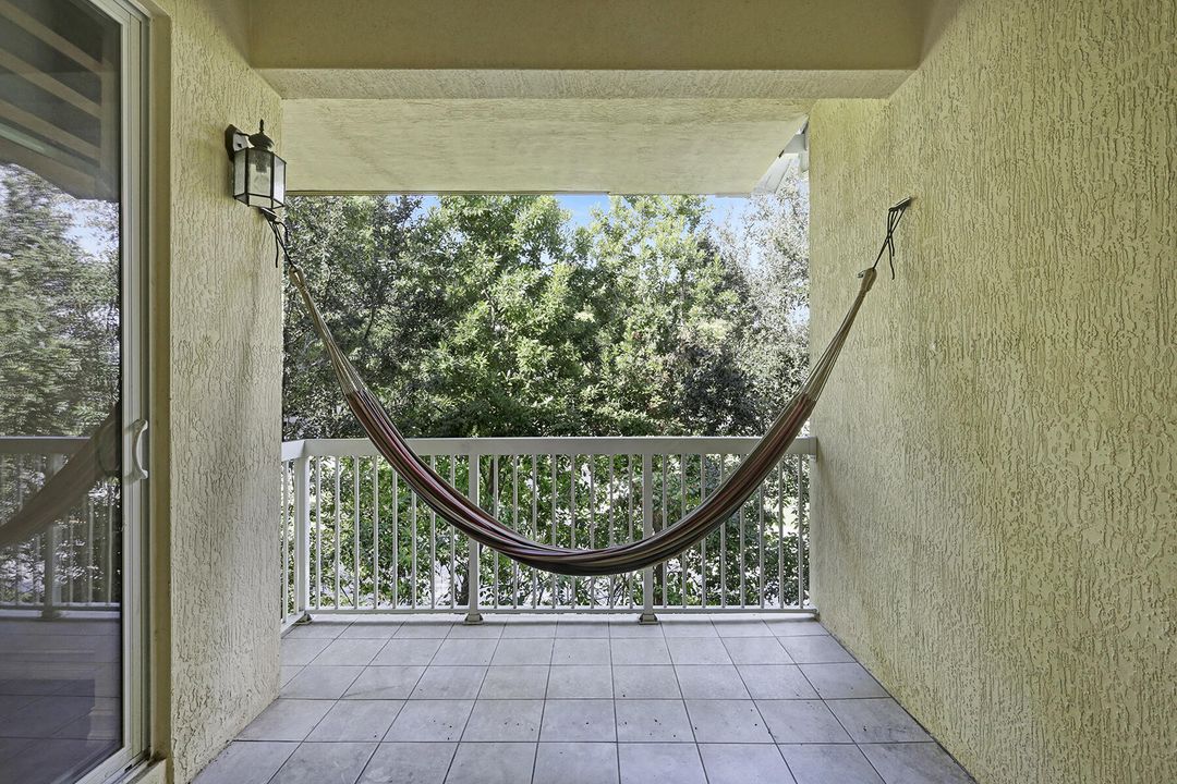 合同活跃: $4,800 (3 贝兹, 2 浴室, 2366 平方英尺)