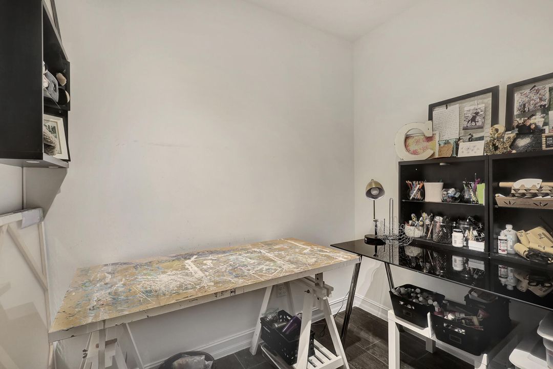 合同活跃: $4,800 (3 贝兹, 2 浴室, 2366 平方英尺)