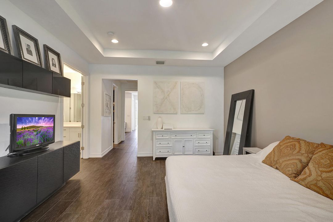 合同活跃: $4,800 (3 贝兹, 2 浴室, 2366 平方英尺)