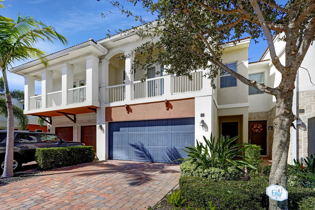 合同活跃: $4,800 (3 贝兹, 2 浴室, 2366 平方英尺)