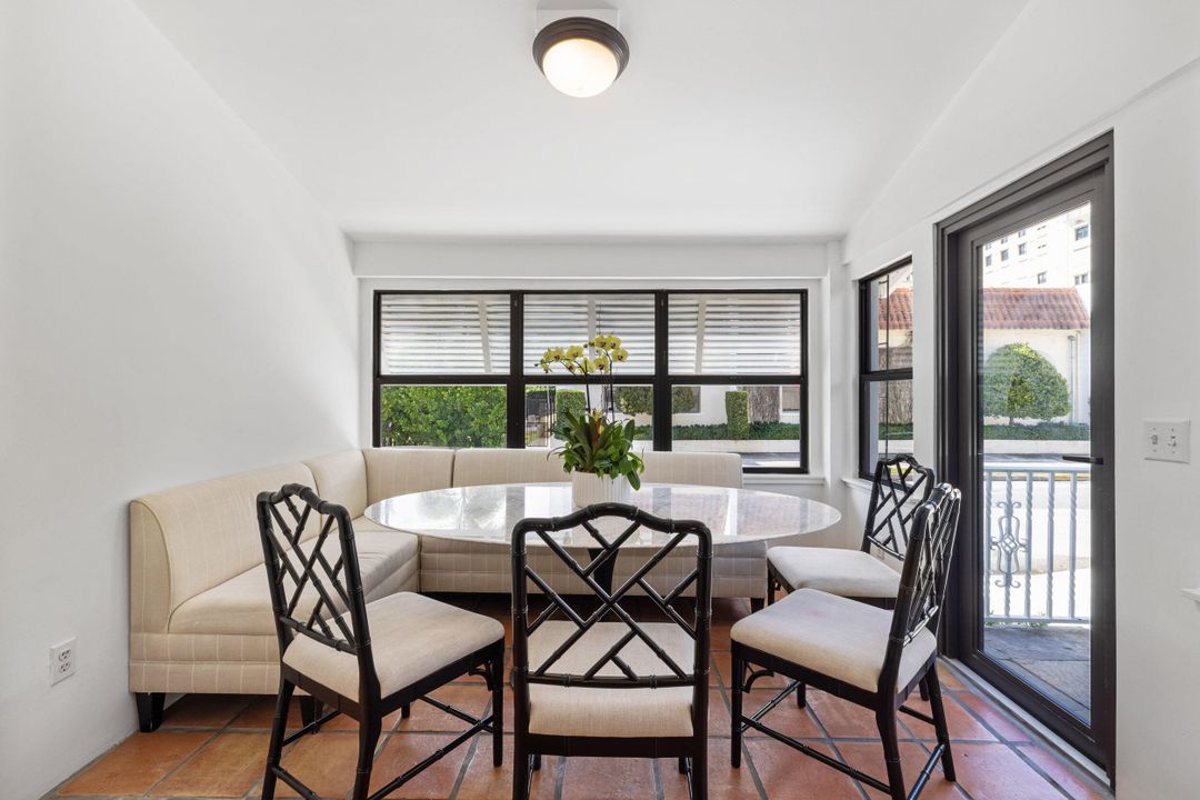 待售: $5,900,000 (6 贝兹, 4 浴室, 2984 平方英尺)