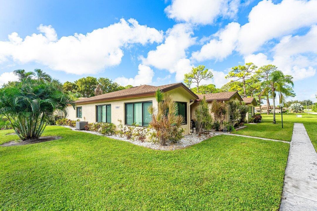 For Sale: $284,900 (2 beds, 2 baths, 1186 Square Feet)