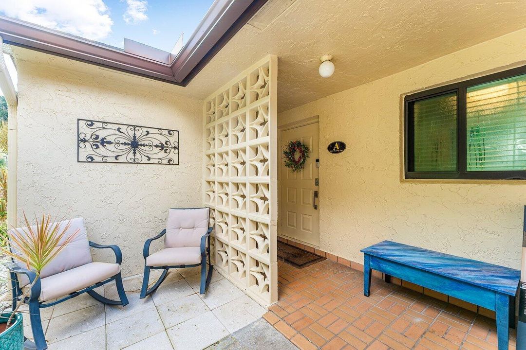 For Sale: $284,900 (2 beds, 2 baths, 1186 Square Feet)