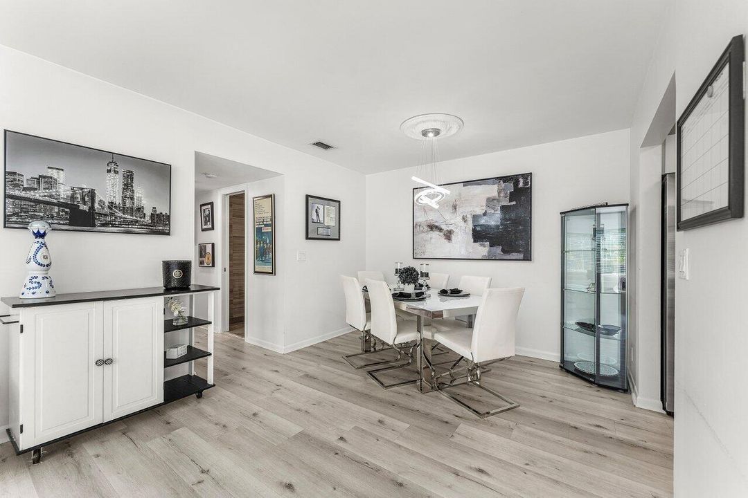 For Sale: $284,900 (2 beds, 2 baths, 1186 Square Feet)