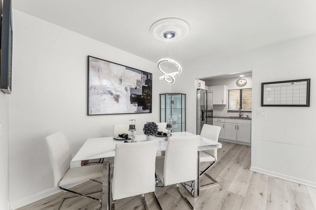 For Sale: $284,900 (2 beds, 2 baths, 1186 Square Feet)