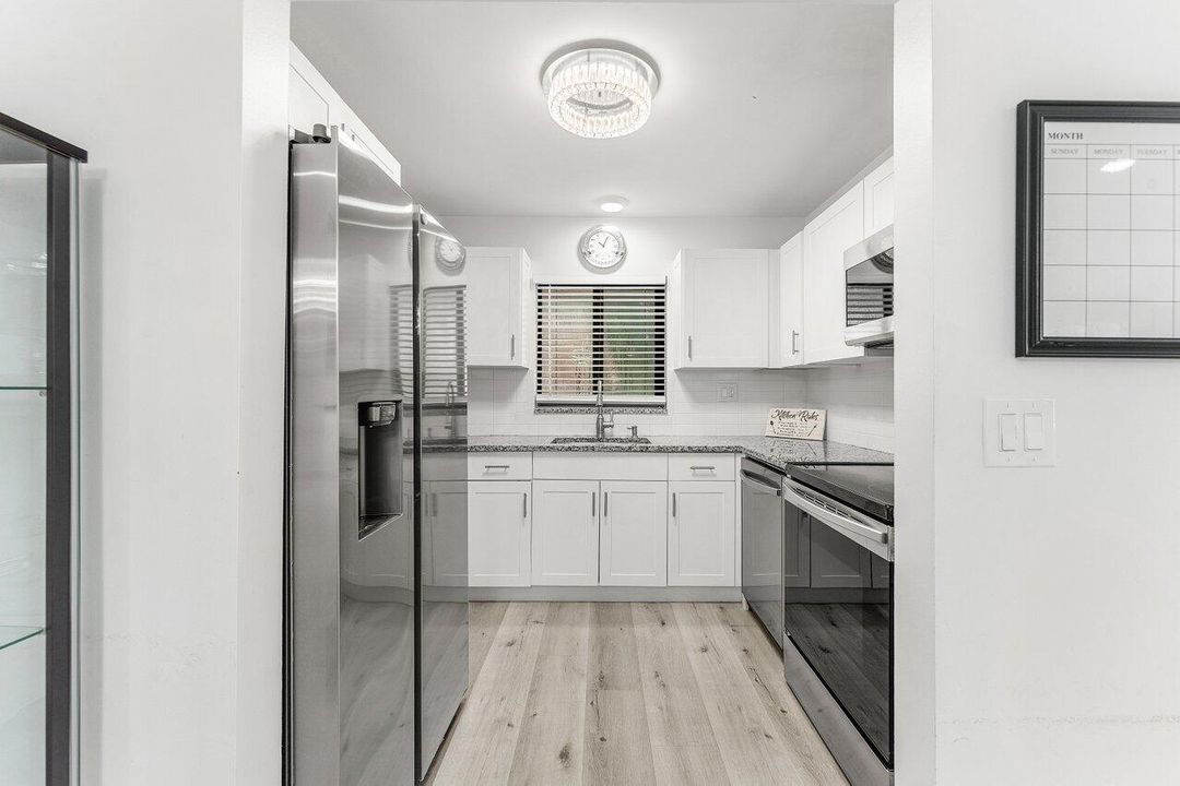 For Sale: $284,900 (2 beds, 2 baths, 1186 Square Feet)