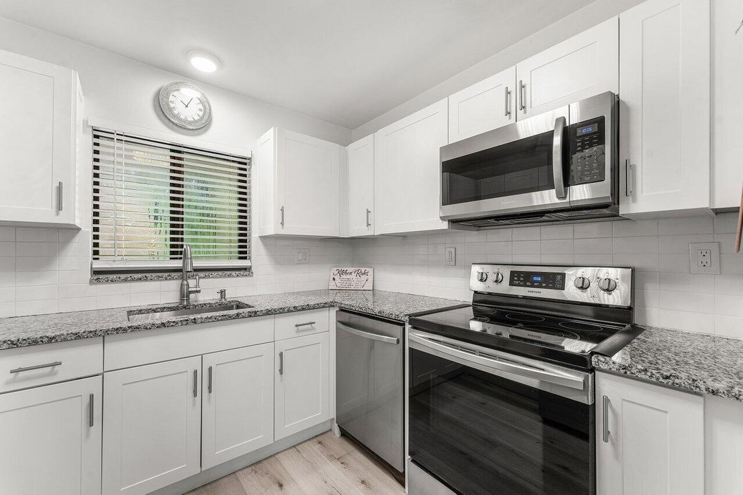 For Sale: $284,900 (2 beds, 2 baths, 1186 Square Feet)