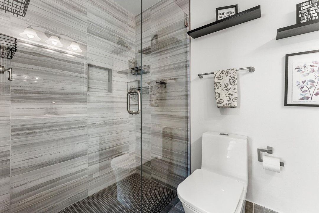 For Sale: $284,900 (2 beds, 2 baths, 1186 Square Feet)