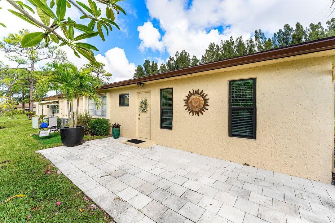 For Sale: $284,900 (2 beds, 2 baths, 1186 Square Feet)