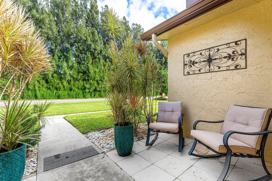 For Sale: $284,900 (2 beds, 2 baths, 1186 Square Feet)