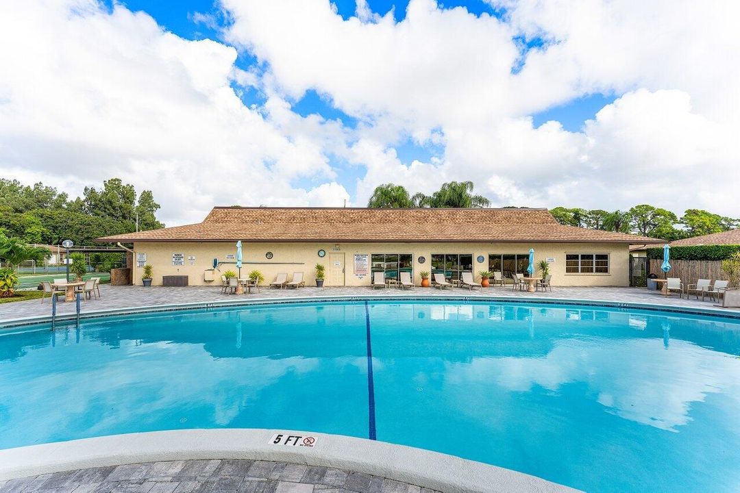 For Sale: $284,900 (2 beds, 2 baths, 1186 Square Feet)