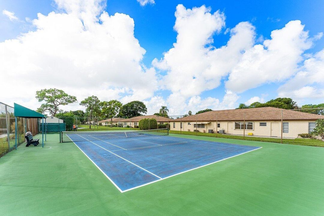 For Sale: $284,900 (2 beds, 2 baths, 1186 Square Feet)