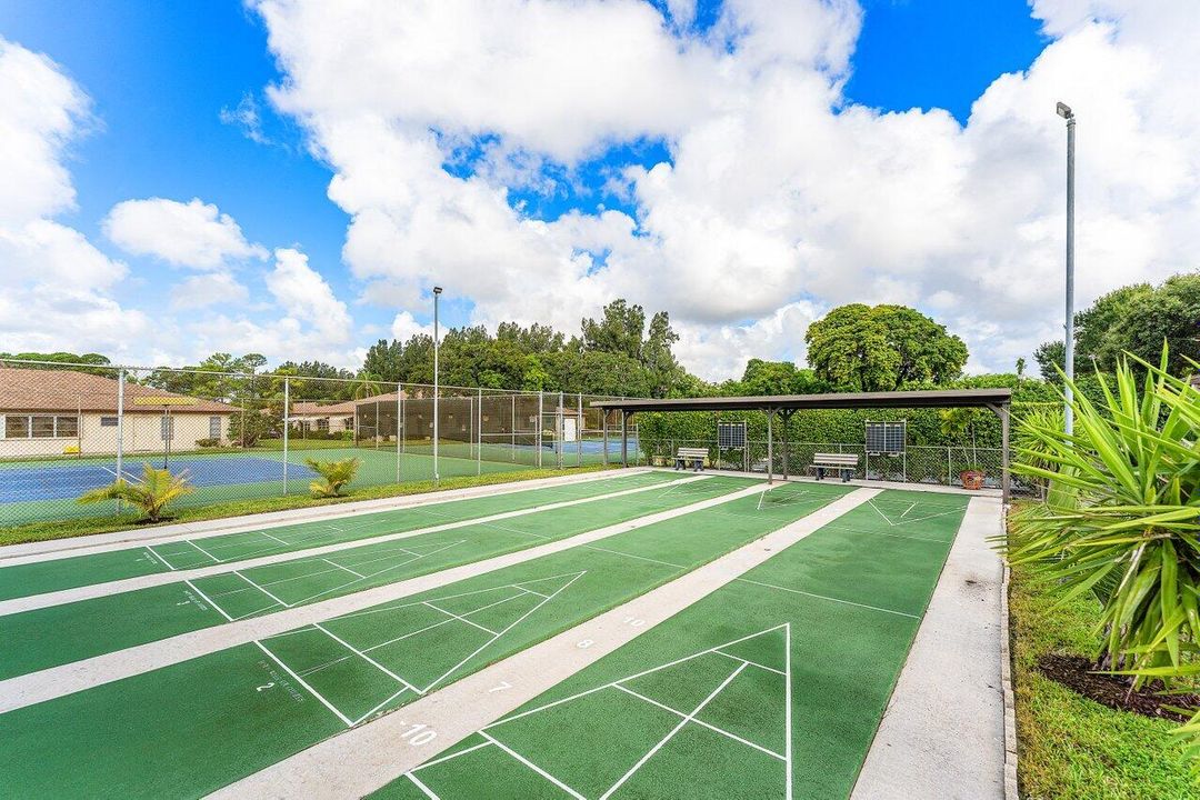 For Sale: $284,900 (2 beds, 2 baths, 1186 Square Feet)