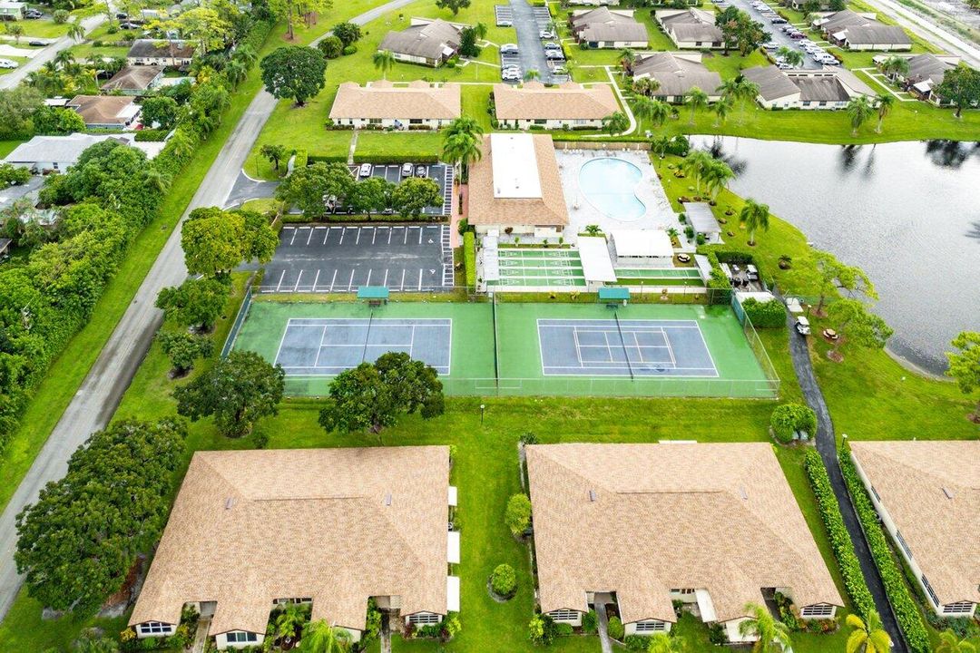 For Sale: $284,900 (2 beds, 2 baths, 1186 Square Feet)