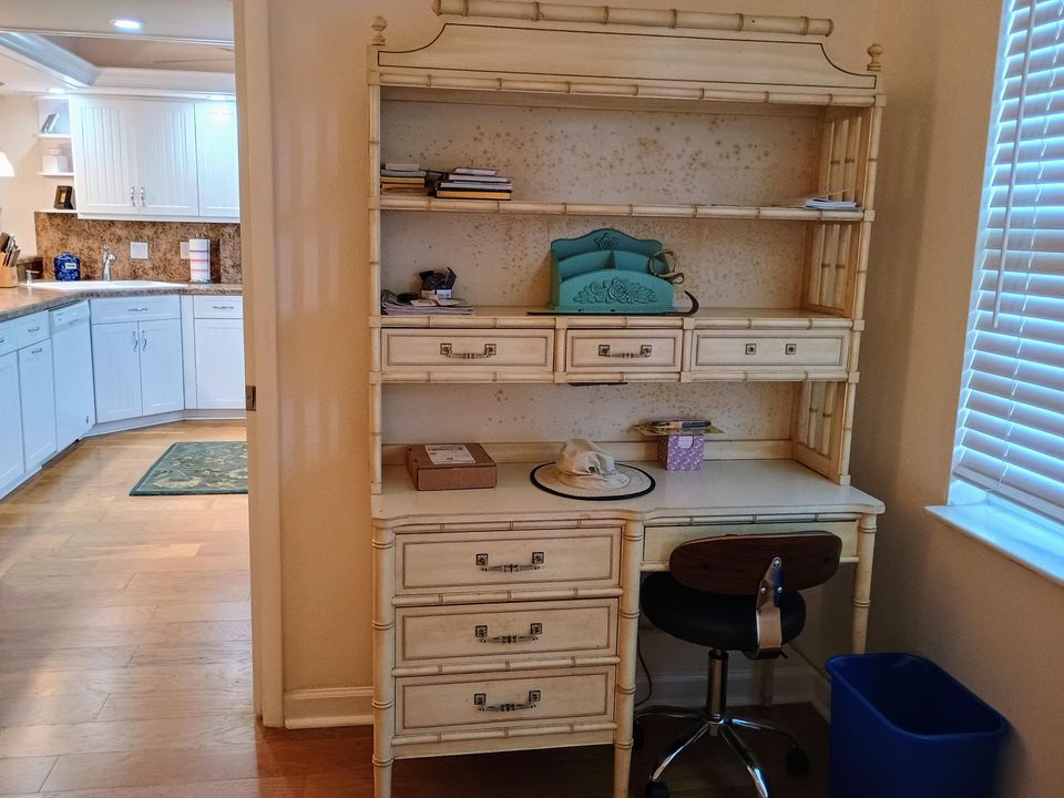 На продажу: $379,000 (2 спален, 2 ванн, 988 Квадратных фут)