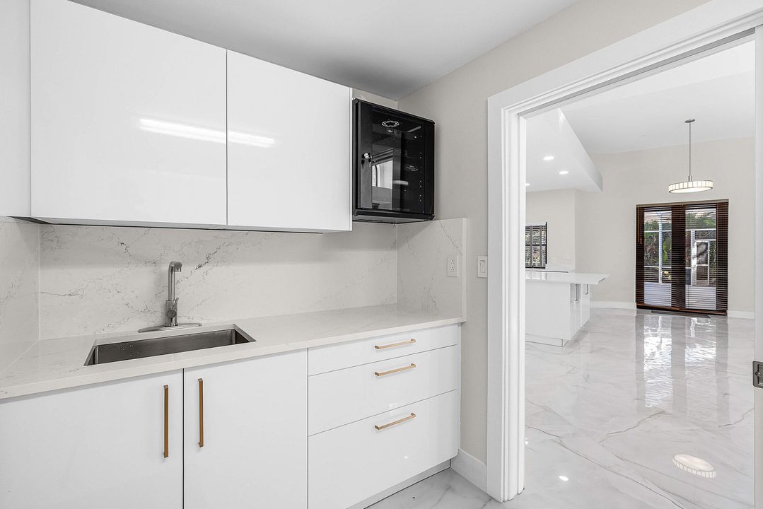 待售: $1,200,000 (5 贝兹, 3 浴室, 3319 平方英尺)