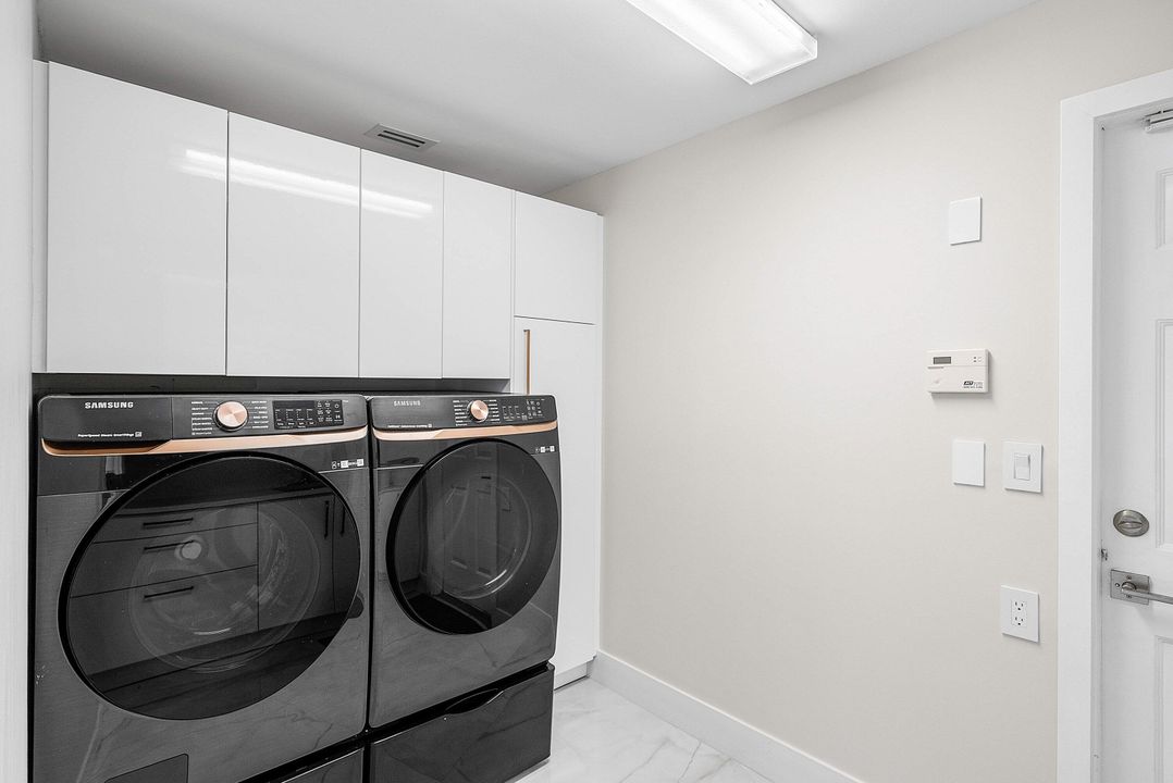 待售: $1,200,000 (5 贝兹, 3 浴室, 3319 平方英尺)