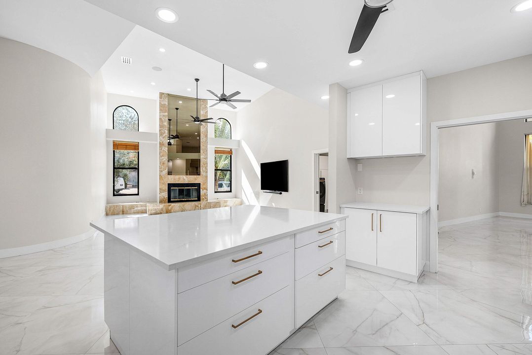 待售: $1,200,000 (5 贝兹, 3 浴室, 3319 平方英尺)