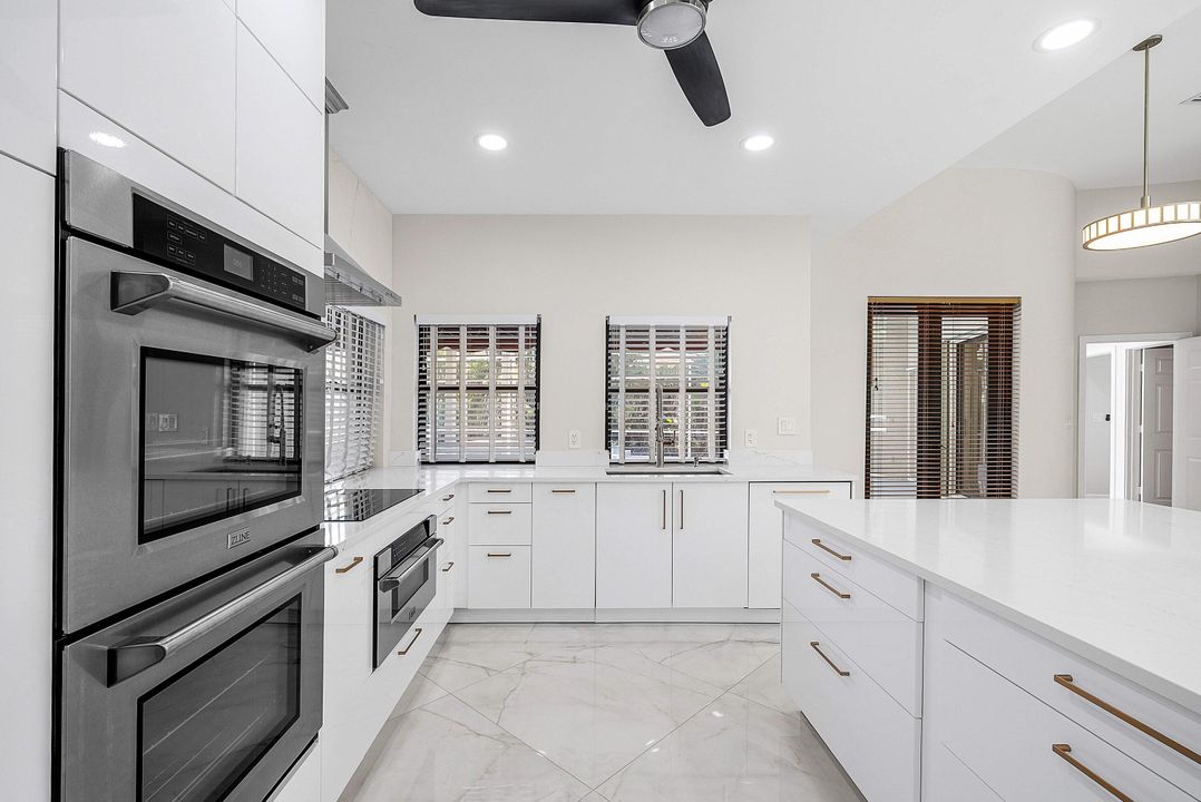 待售: $1,200,000 (5 贝兹, 3 浴室, 3319 平方英尺)