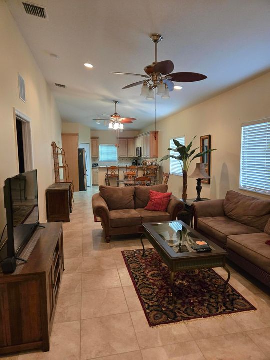 На продажу: $369,900 (3 спален, 2 ванн, 1314 Квадратных фут)