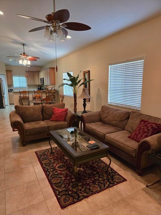 На продажу: $369,900 (3 спален, 2 ванн, 1314 Квадратных фут)