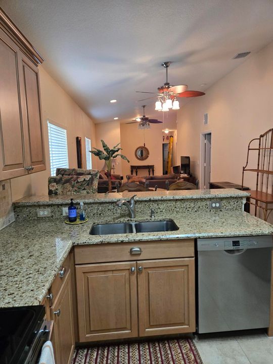 На продажу: $369,900 (3 спален, 2 ванн, 1314 Квадратных фут)