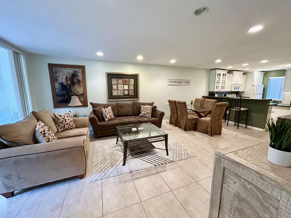 For Rent: $2,100 (2 beds, 2 baths, 1050 Square Feet)