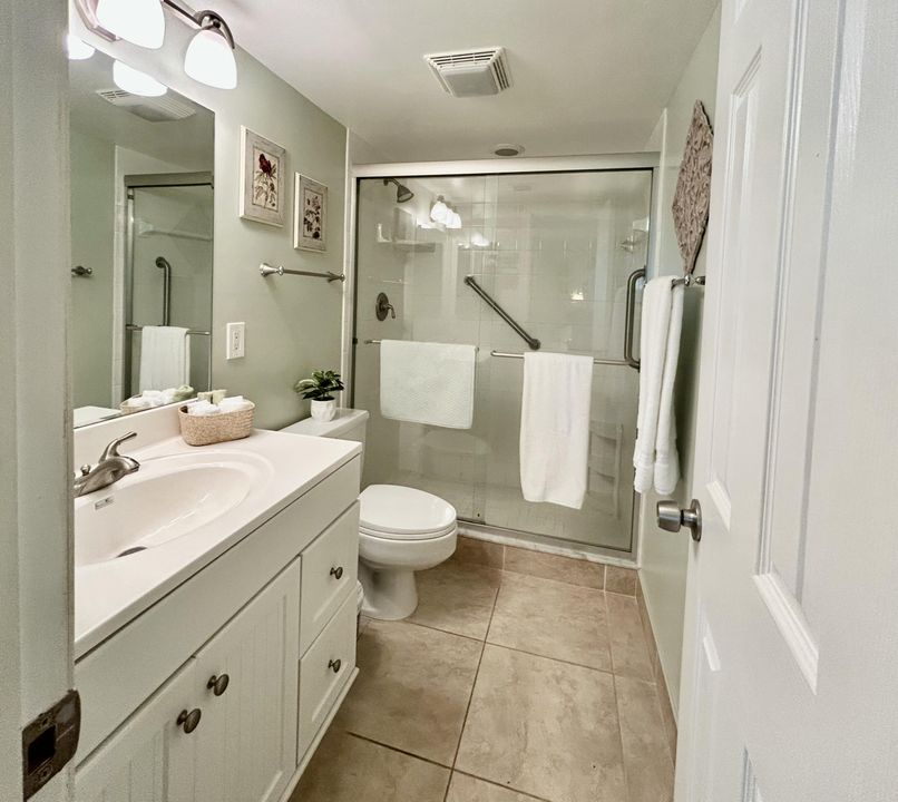 For Rent: $2,100 (2 beds, 2 baths, 1050 Square Feet)