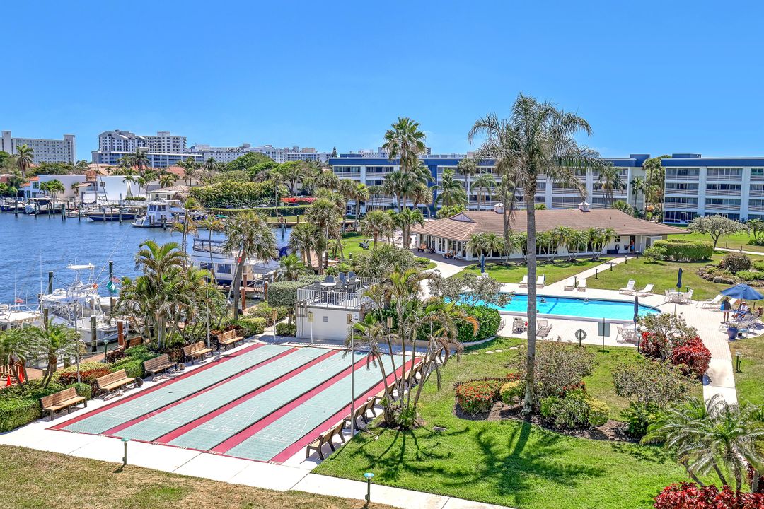 For Sale: $305,000 (2 beds, 2 baths, 1000 Square Feet)