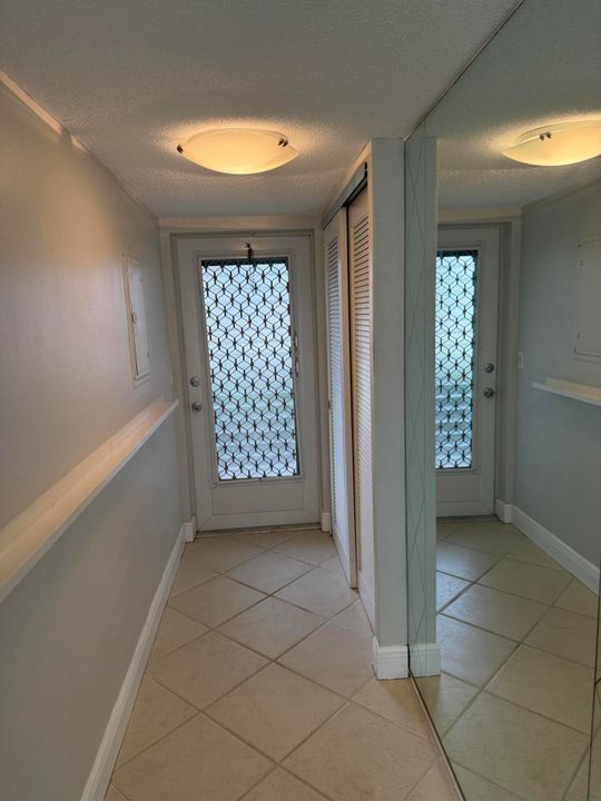 For Sale: $305,000 (2 beds, 2 baths, 1000 Square Feet)