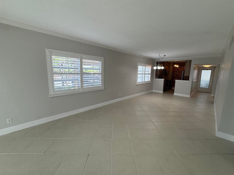 For Sale: $305,000 (2 beds, 2 baths, 1000 Square Feet)