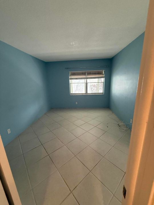 For Sale: $305,000 (2 beds, 2 baths, 1000 Square Feet)