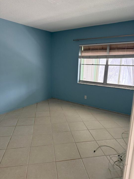 For Sale: $305,000 (2 beds, 2 baths, 1000 Square Feet)