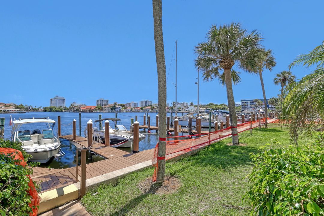 For Sale: $305,000 (2 beds, 2 baths, 1000 Square Feet)