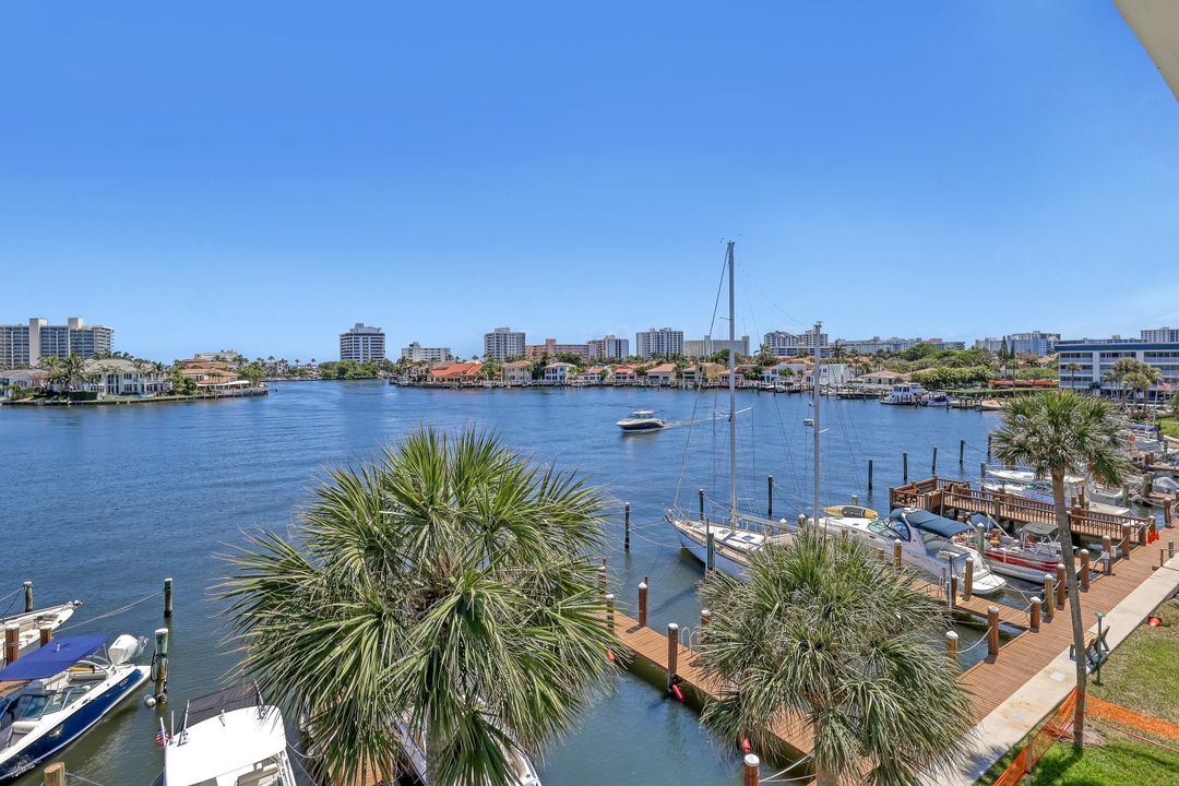 For Sale: $305,000 (2 beds, 2 baths, 1000 Square Feet)