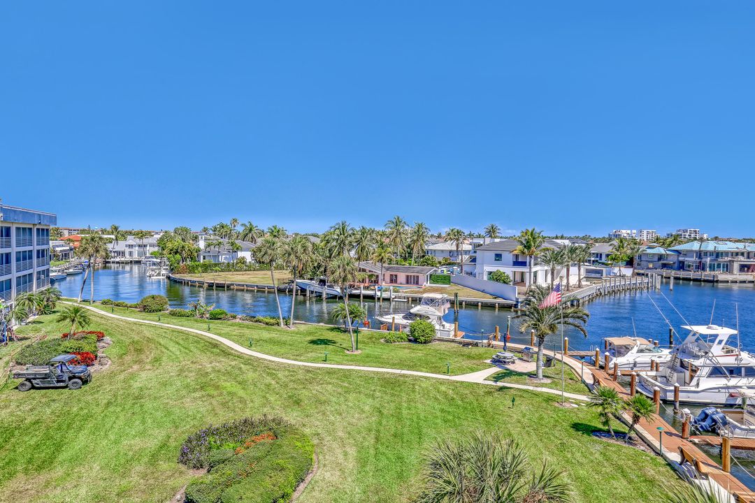 For Sale: $305,000 (2 beds, 2 baths, 1000 Square Feet)